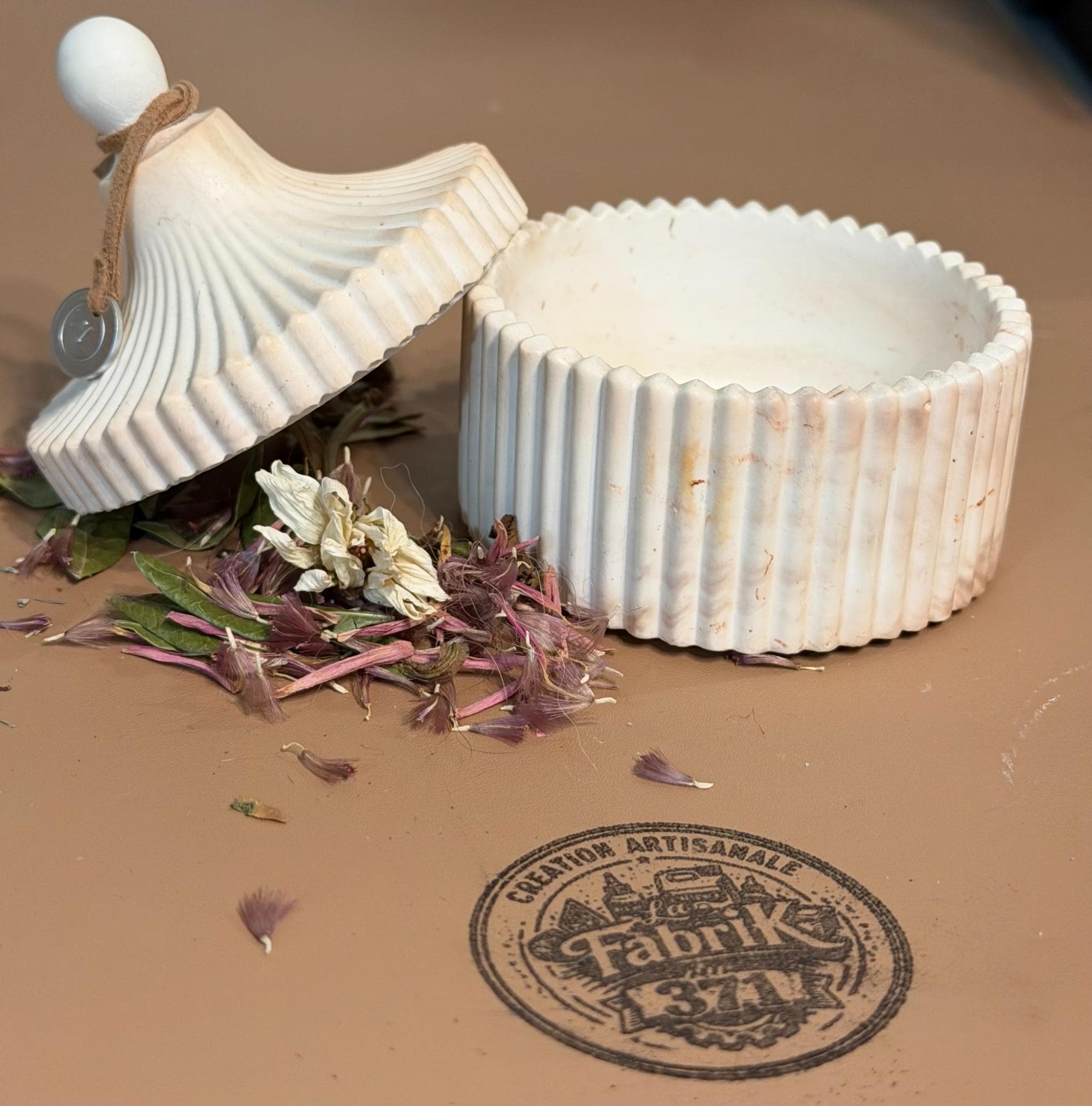 Pot de rangement “chapeau pointu” à rayures - Création artisanale fait main 100% vegan